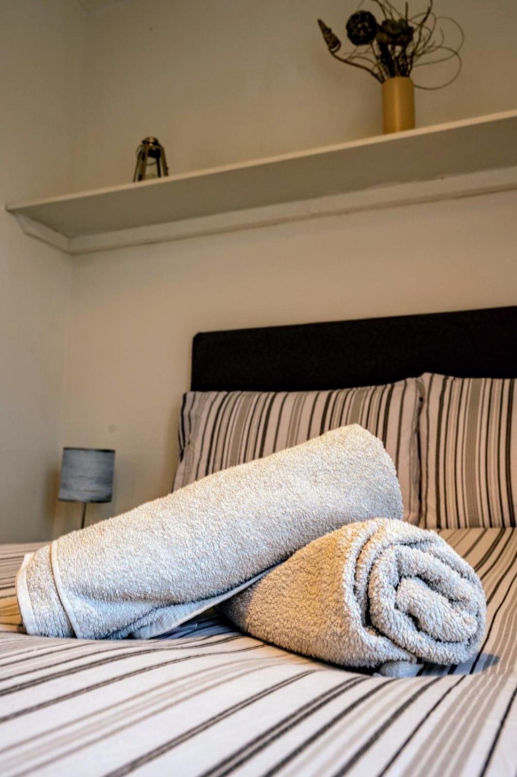 Contractor And Family Friendly Grade II Townhouse- 3 Bedrooms- Free Parking NWI Extérieur photo
